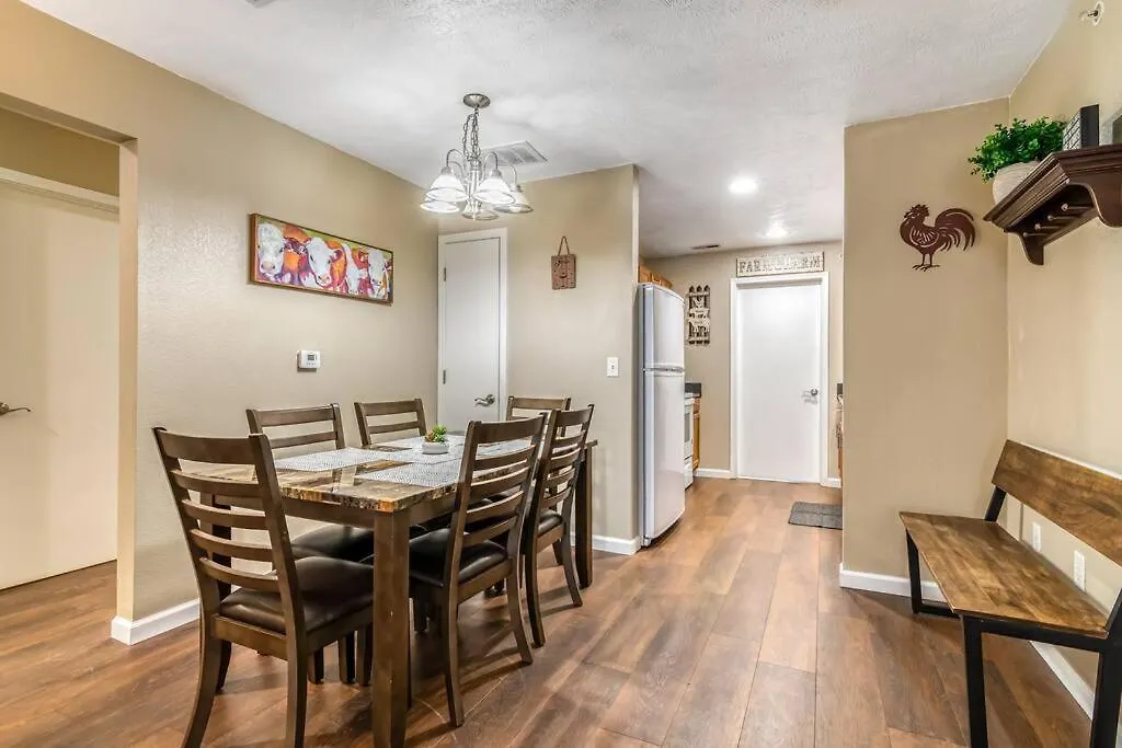 Cozy 3-bedroom Near
