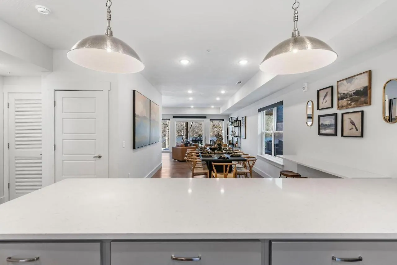 Lakeshore Living Holiday home
