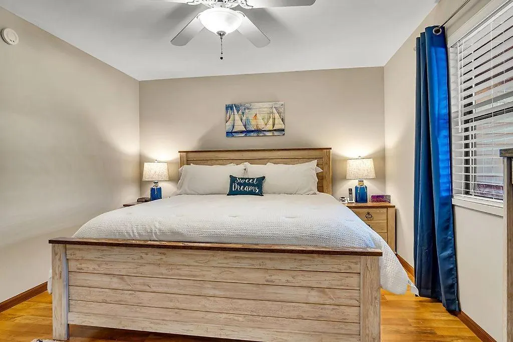 White-oak -- 111 Holiday home
