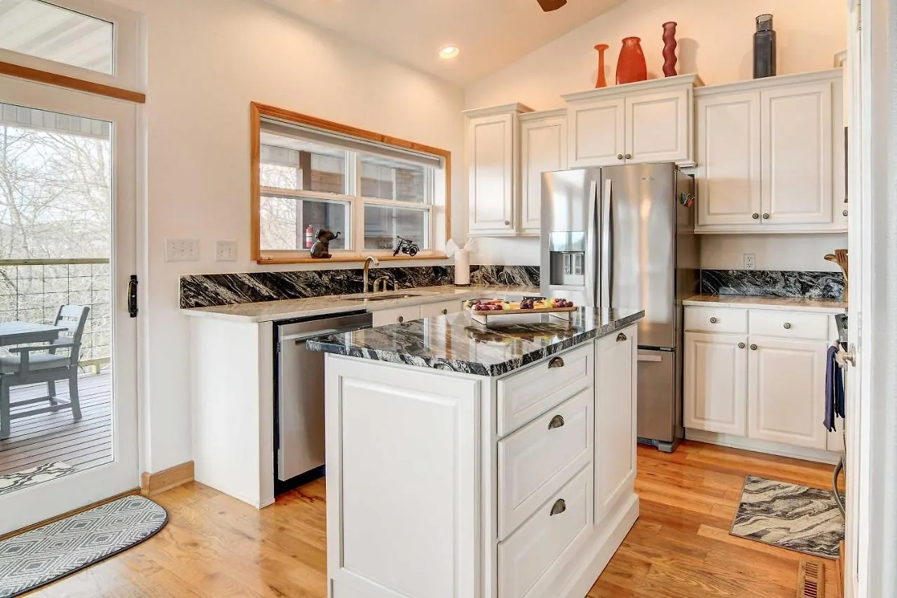 Vakantiehuis Secluded Escape With Pool And Game Room! Branson