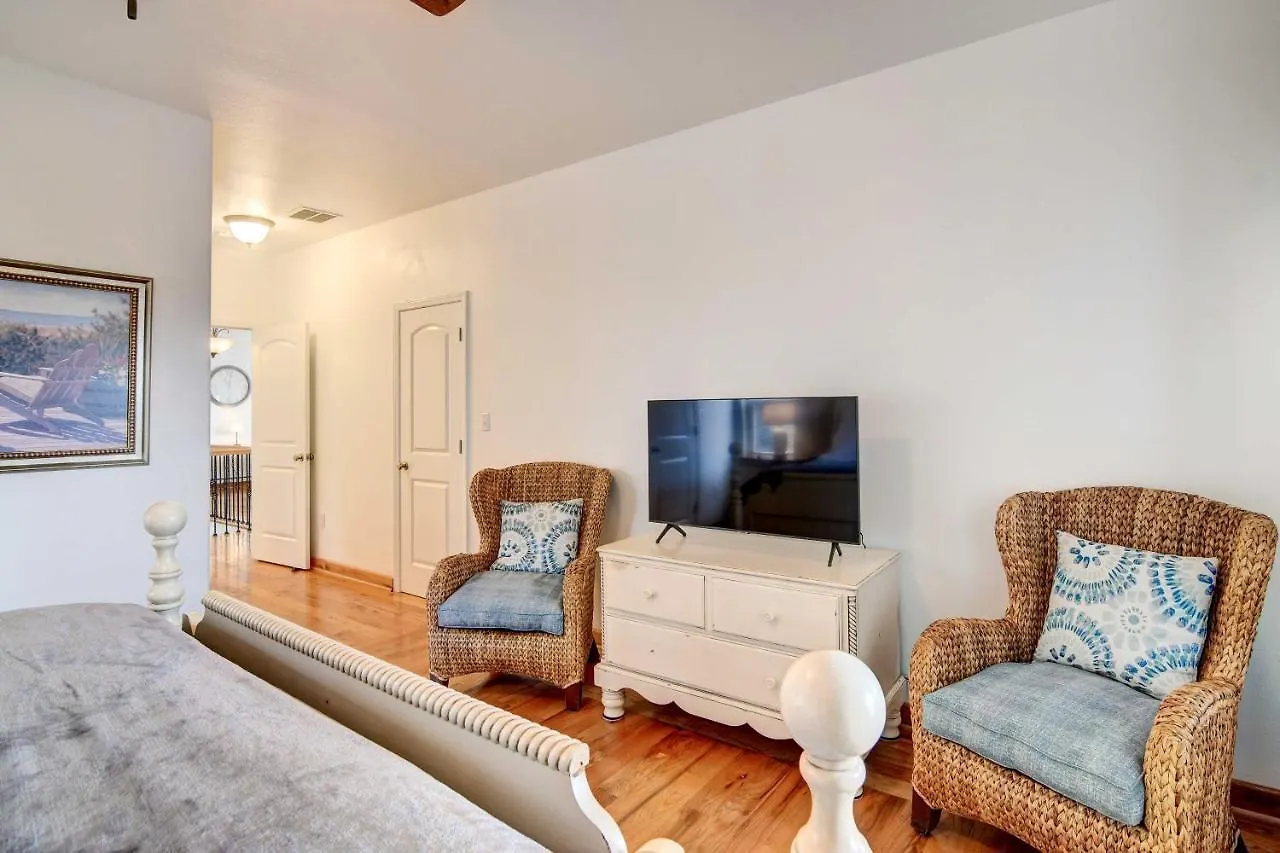 Secluded Escape With Pool And Game Room! Vakantiehuis