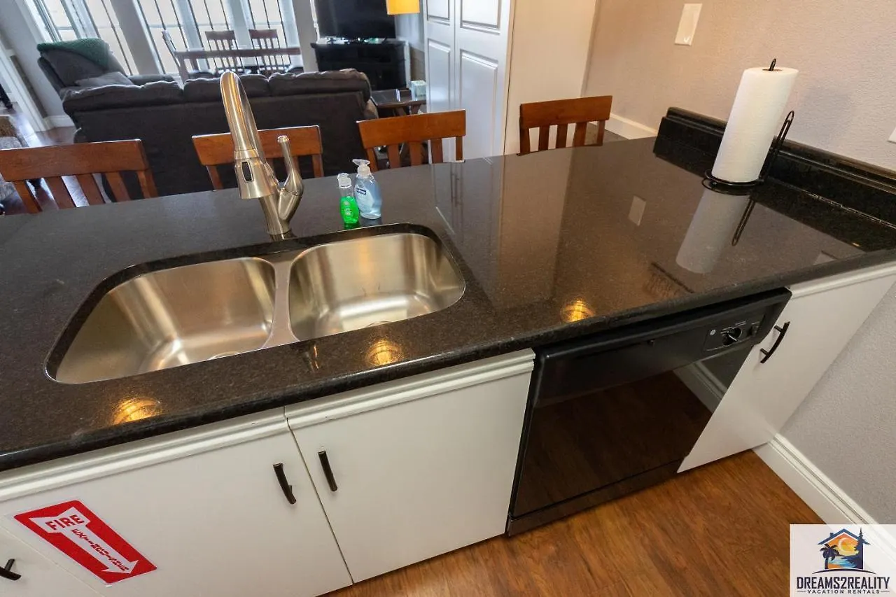 2br Walk-in - Near The 76 Strip - Free Wifi - Pool - Free Tickets Included - Clb-3