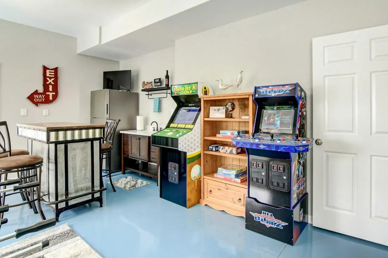 Secluded Escape With Pool And Game Room! Vakantiehuis *