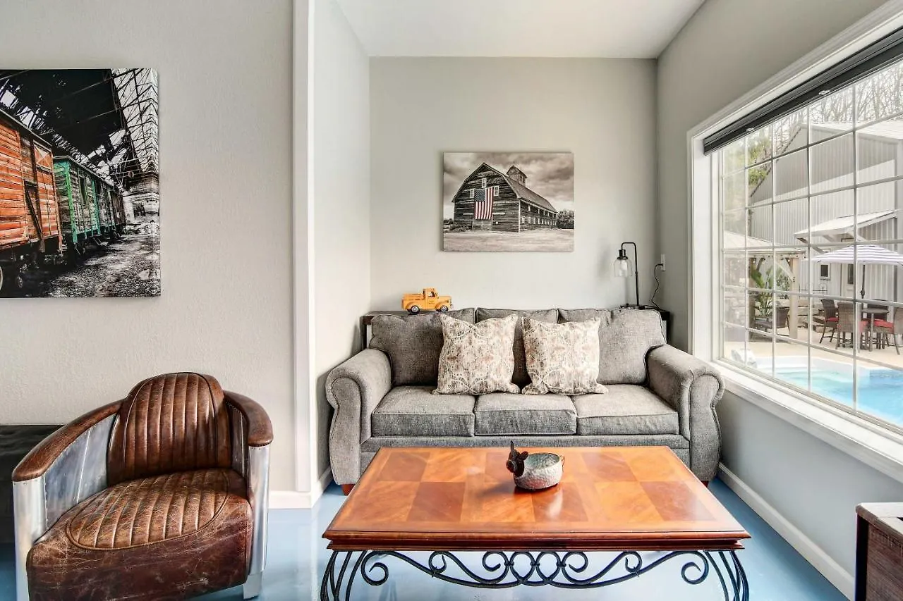 Secluded Escape With Pool And Game Room! Vakantiehuis Branson