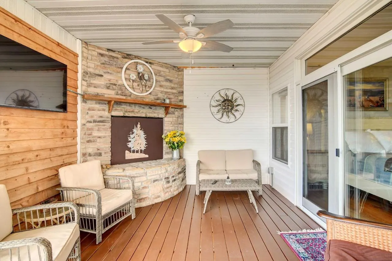 Secluded Escape With Pool And Game Room! Vakantiehuis *