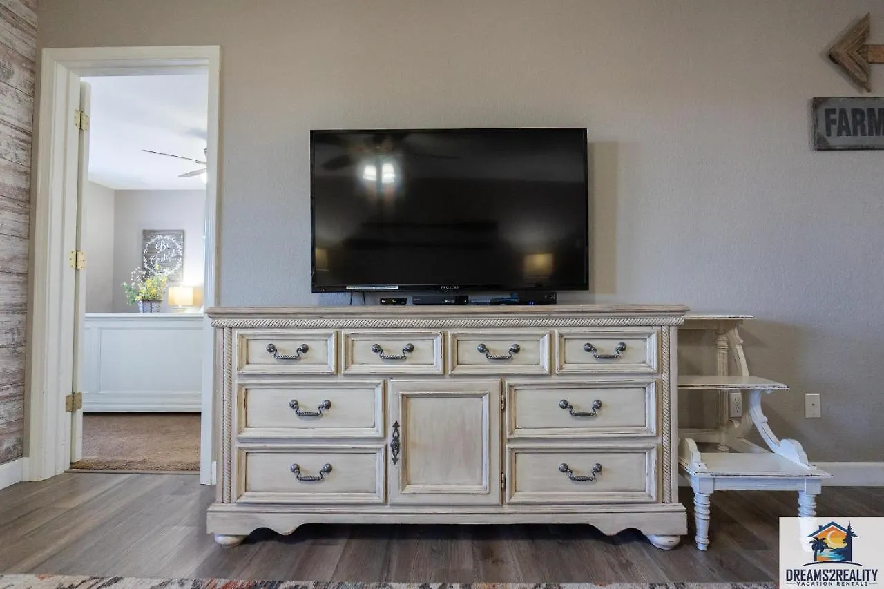 بيت للعطل 3br Updated Walk-in - Near The Strip - Free Tickets Included - Ch4-4 *