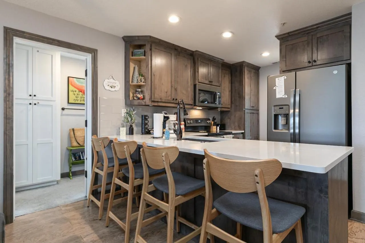 Holiday home 3br Updated - Family Games - Enclosed Patio - Free Tickets Included - Ch3-2 Branson