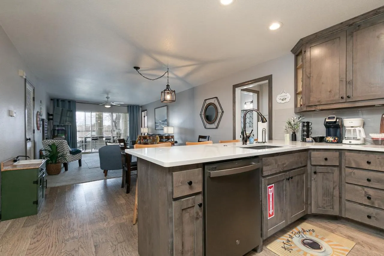 Holiday home 3br Updated - Family Games - Enclosed Patio - Free Tickets Included - Ch3-2 Branson