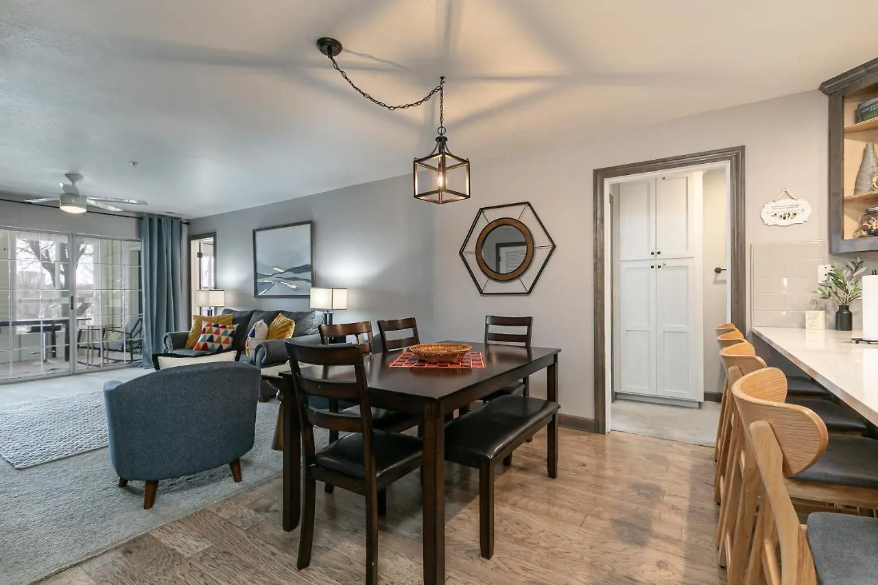 Holiday home 3br Updated - Family Games - Enclosed Patio - Free Tickets Included - Ch3-2 *