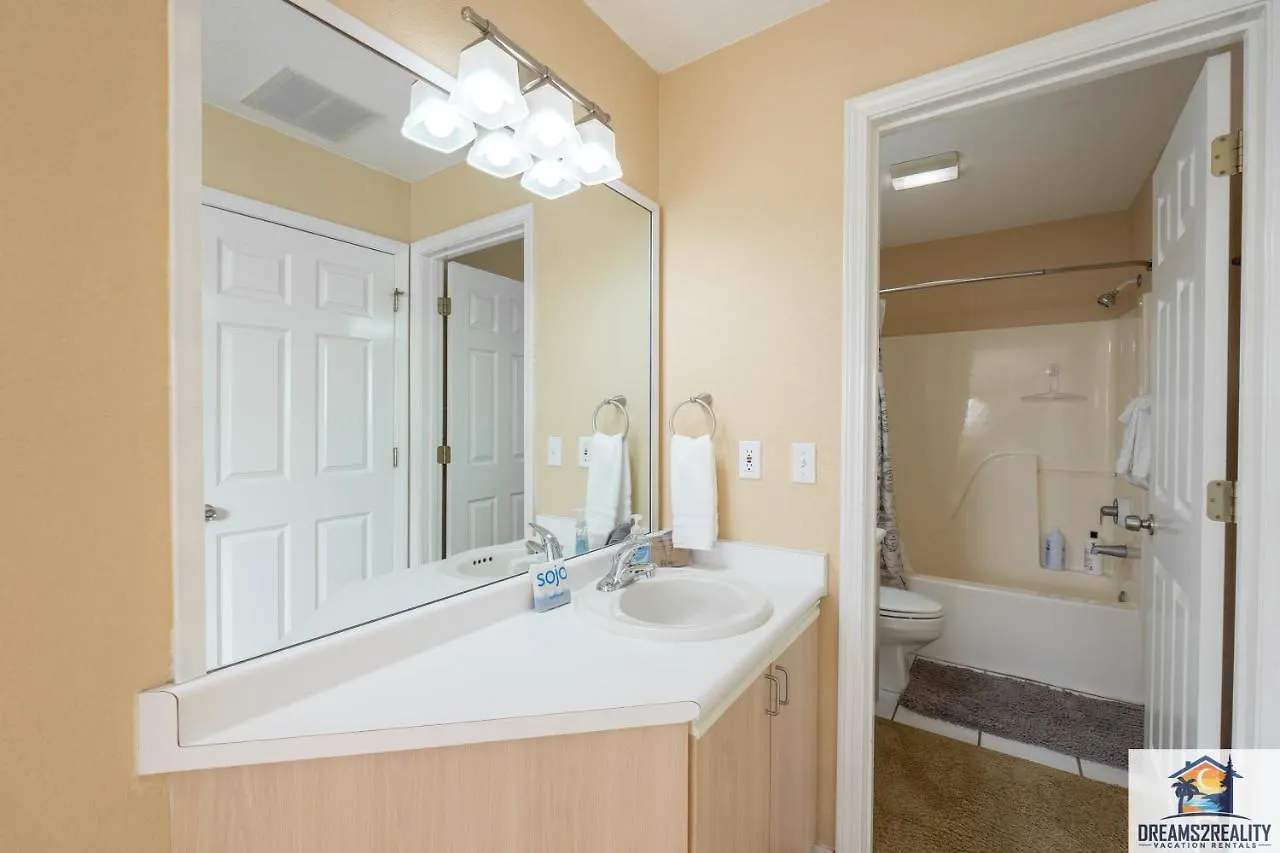 3 Bedroom - Near The Strip - Jacuzzi Tub - Free Tickets Included - Ch4-5 *