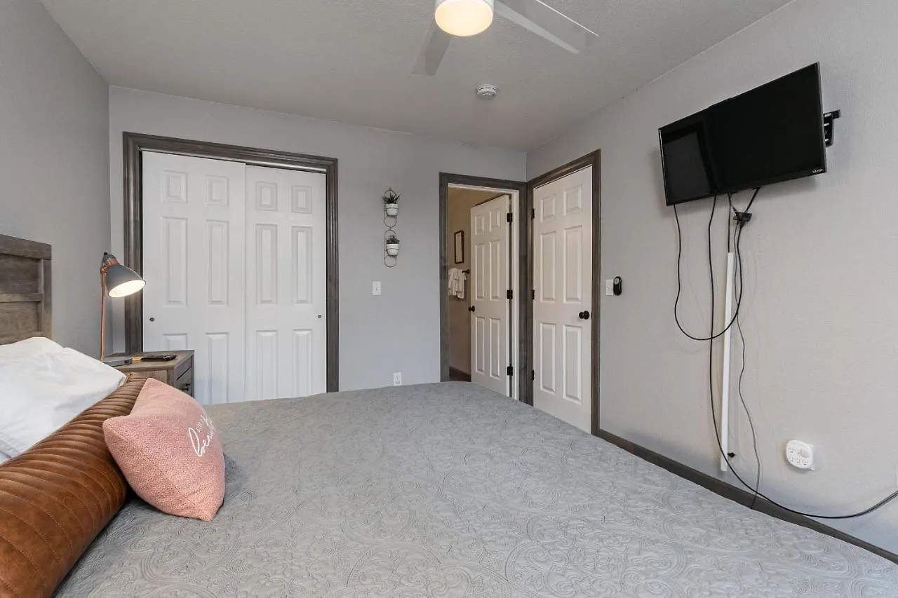 3br Updated - Family Games - Enclosed Patio - Free Tickets Included - Ch3-2 * Branson