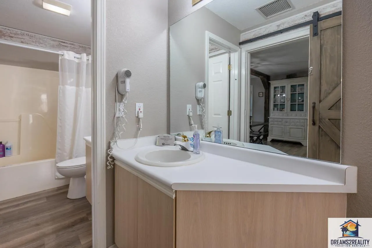 بيت للعطل 3br Updated Walk-in - Near The Strip - Free Tickets Included - Ch4-4