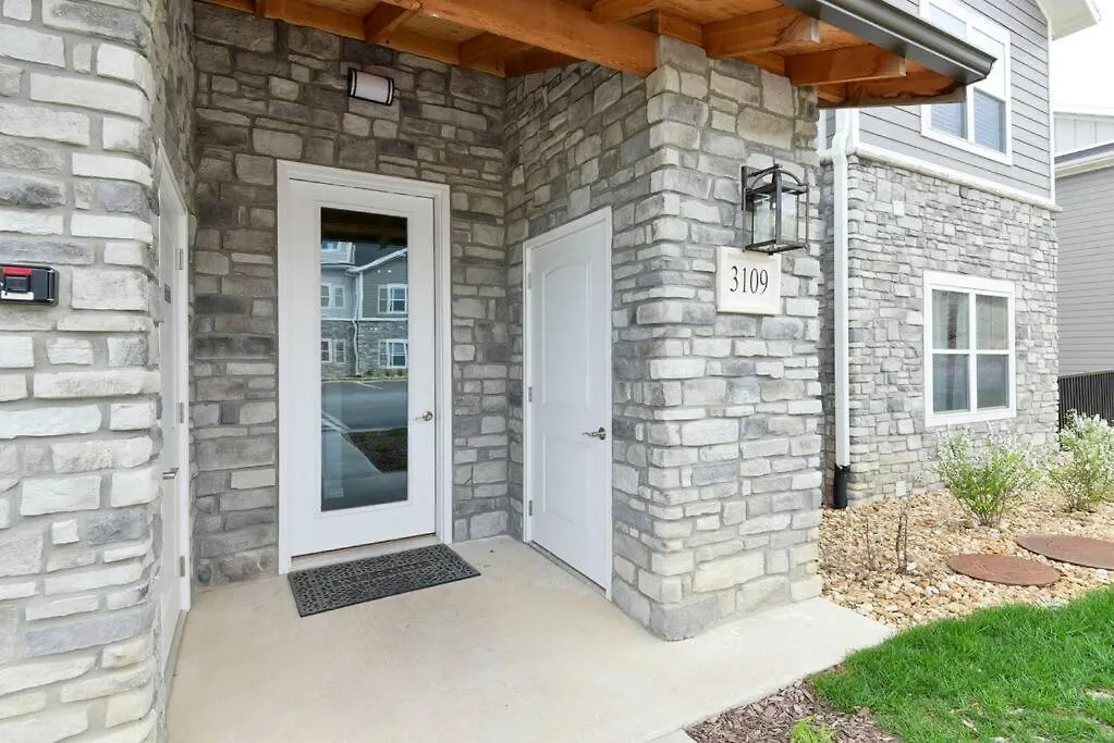 Branson's Newest Gem: View Condo,patio & Pool Lejlighed