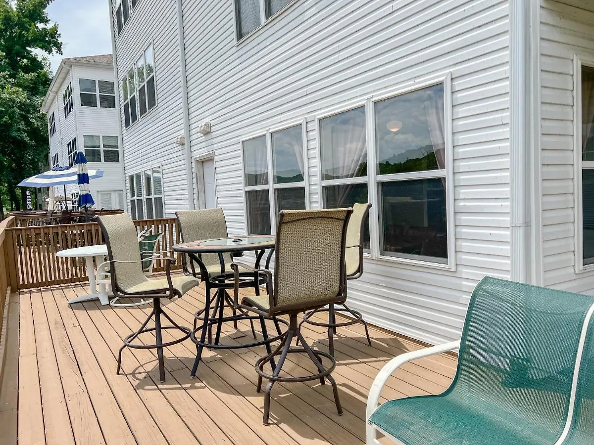 Front 2br Walk-in With Large Deck - Free Tickets Included - 79-1