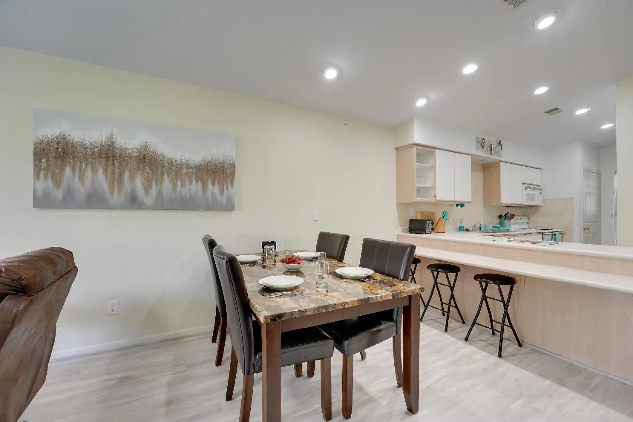 Hills With Balcony And Pool Access Apartment *