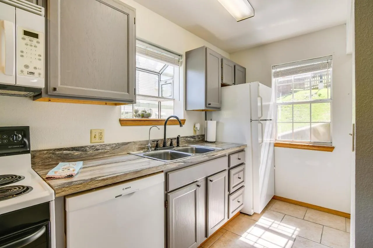 Escape With Pool Access, Grill And Balcony! Apartamento *