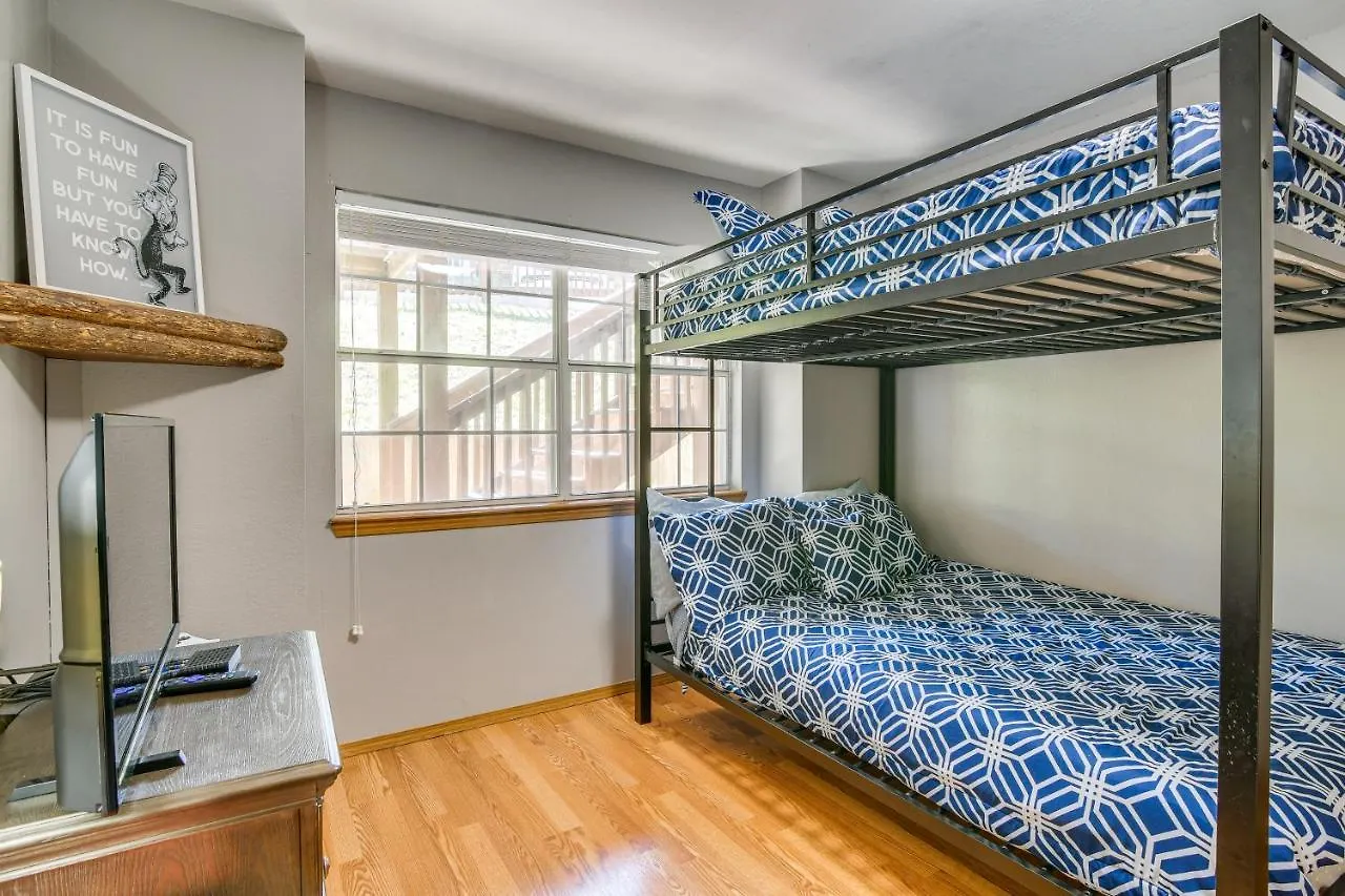 Escape With Pool Access, Grill And Balcony! Apartamento