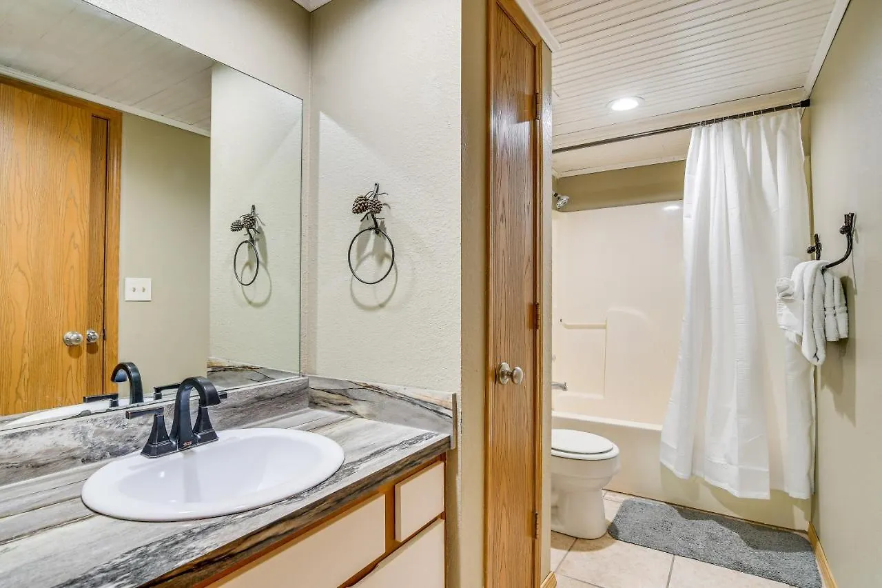 Escape With Pool Access, Grill And Balcony! Apartamento Branson