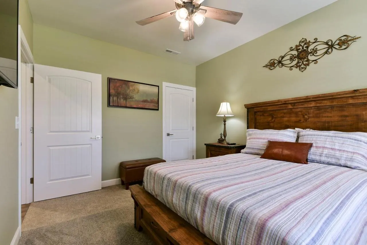 Luxury At Thousand Hills - Heart Of - Beautifully Remodeled - Spacious And Affordable Apart Otel