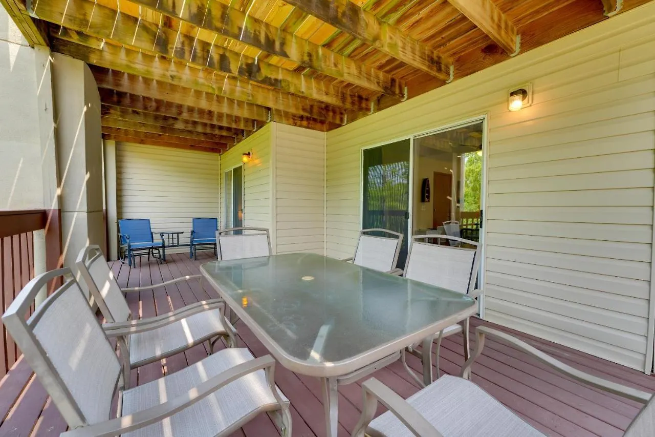 With Lake Access And Amenities! Branson