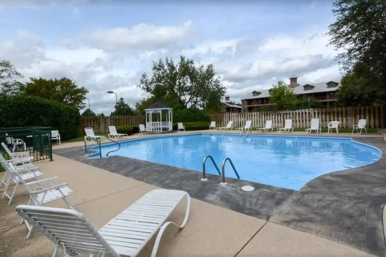 Retreat @ The Hills W/ Pets And Game * Branson