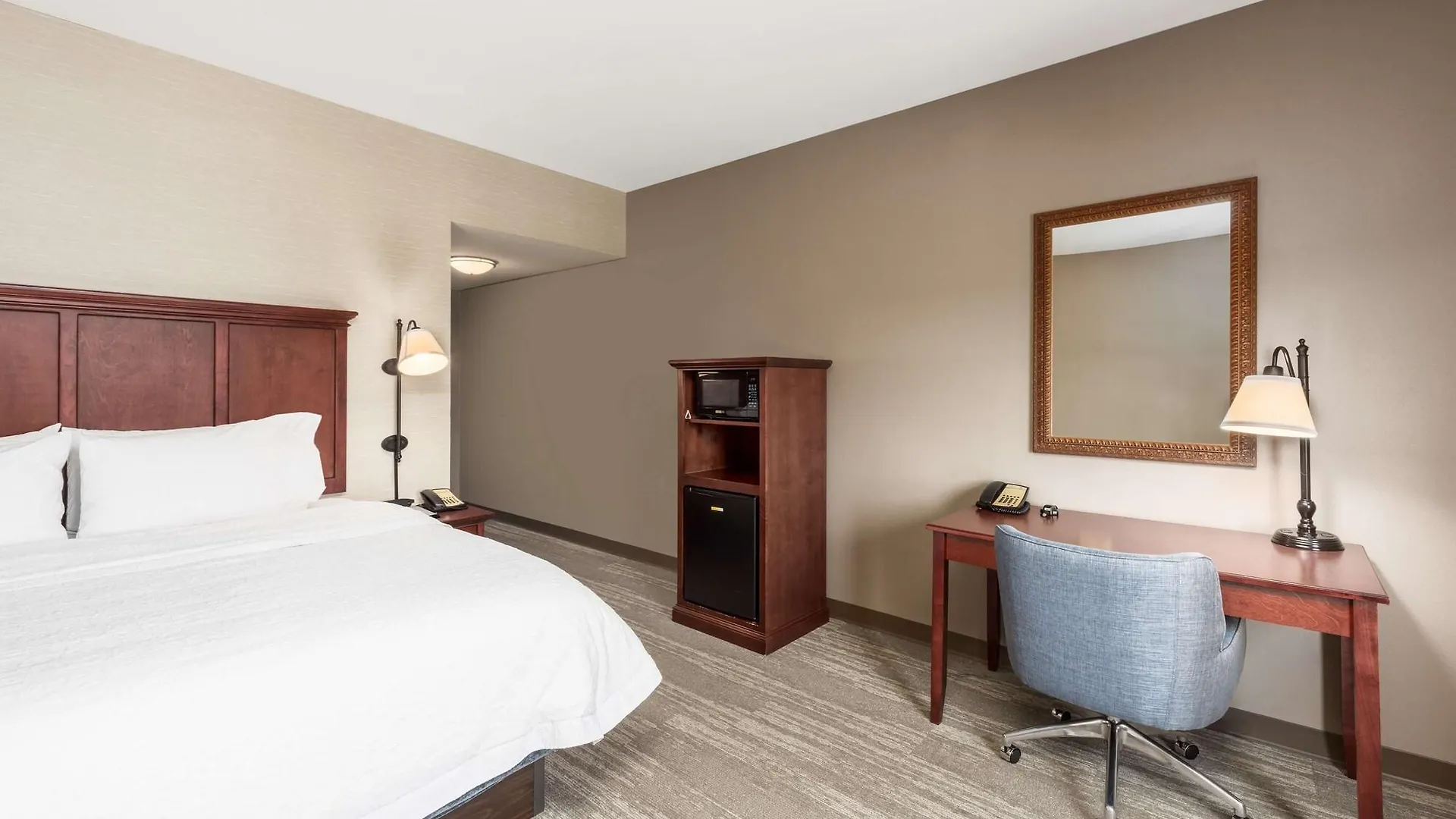 Szálloda Hampton - Hills 3*