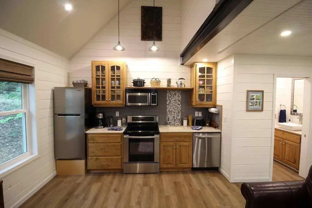 Holiday home Secluded Treehouse In The Woods - Tree Hugger Hideaway *