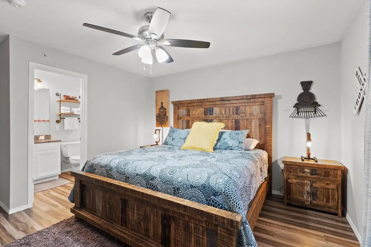Two Gorgeous Condos*side By Side*10 Beds*sleep 17! דירה