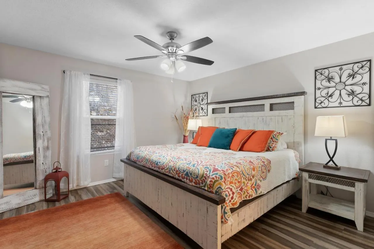 Two Gorgeous Condos*side By Side*10 Beds*sleep 17! * בראנסון