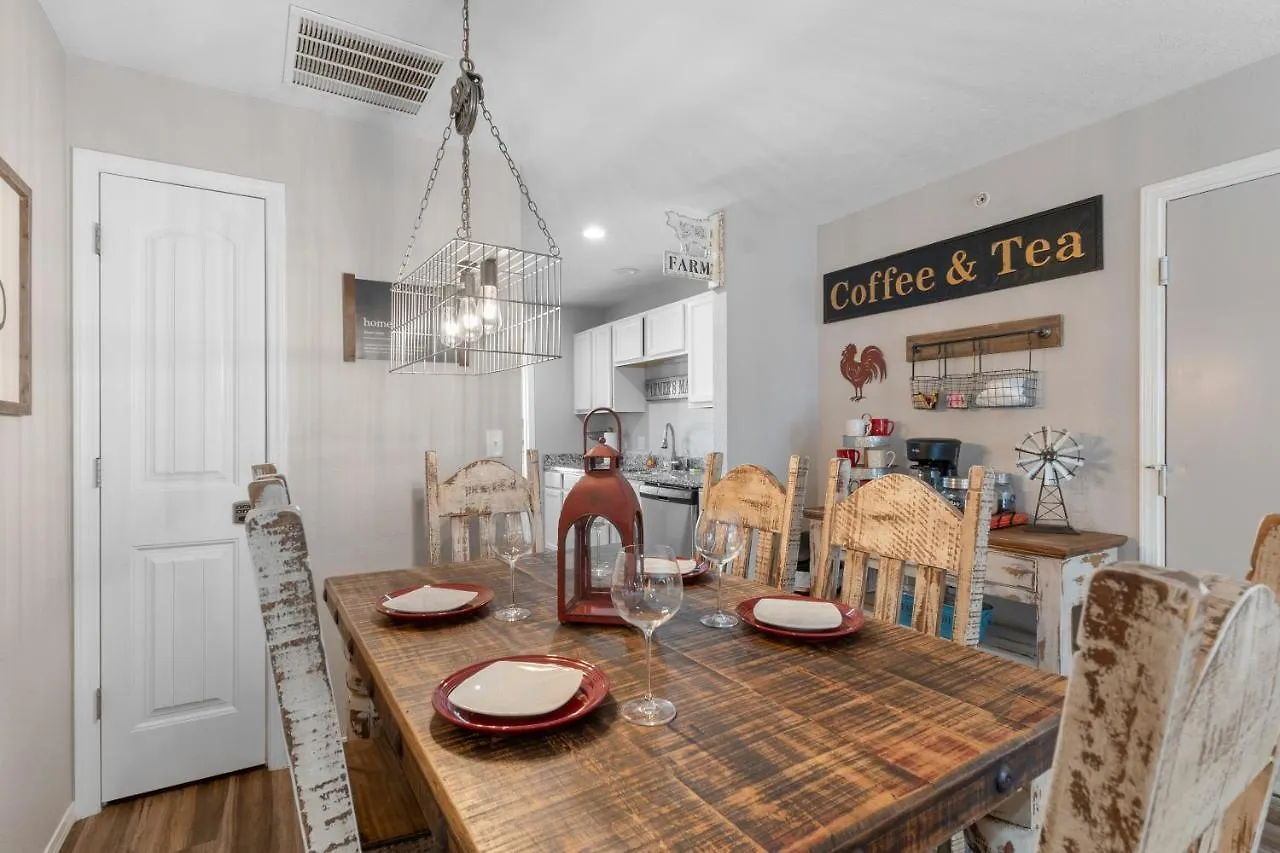 Two Gorgeous Condos*side By Side*10 Beds*sleep 17! דירה בראנסון