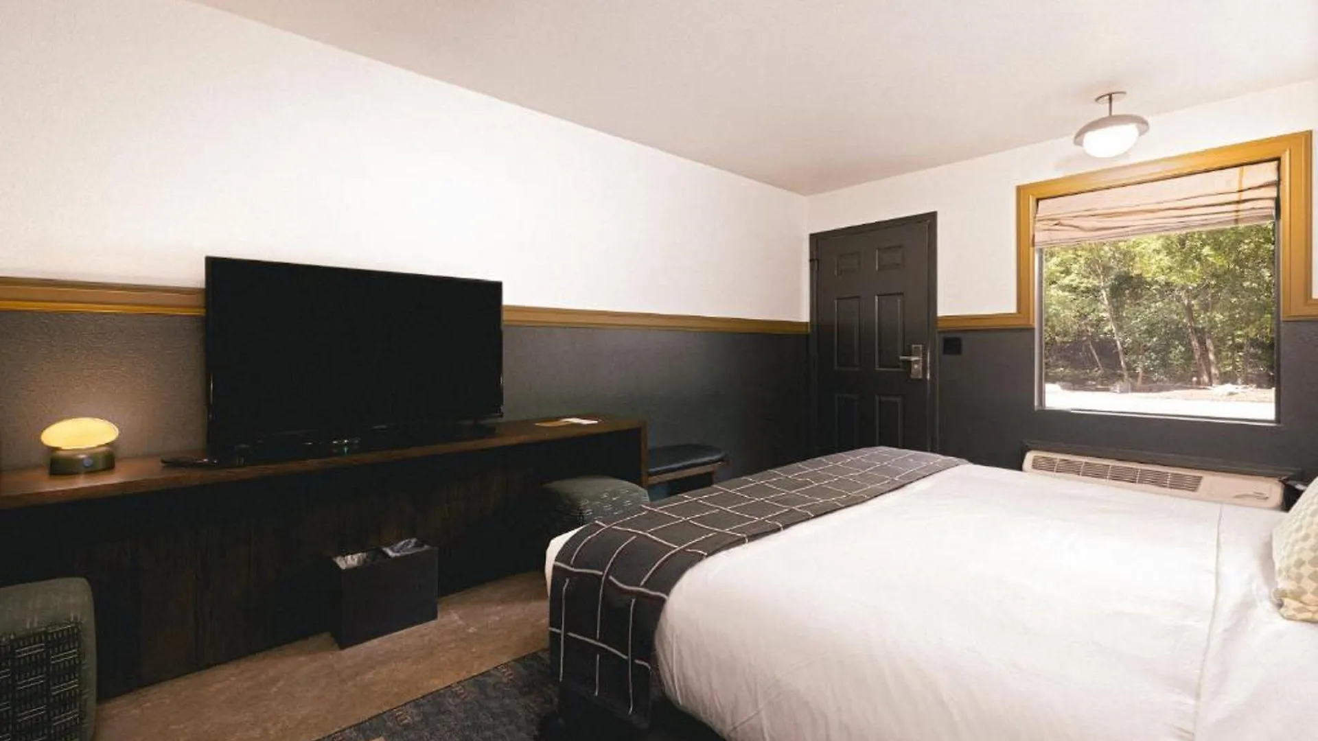 The Ozarker Motel 4*