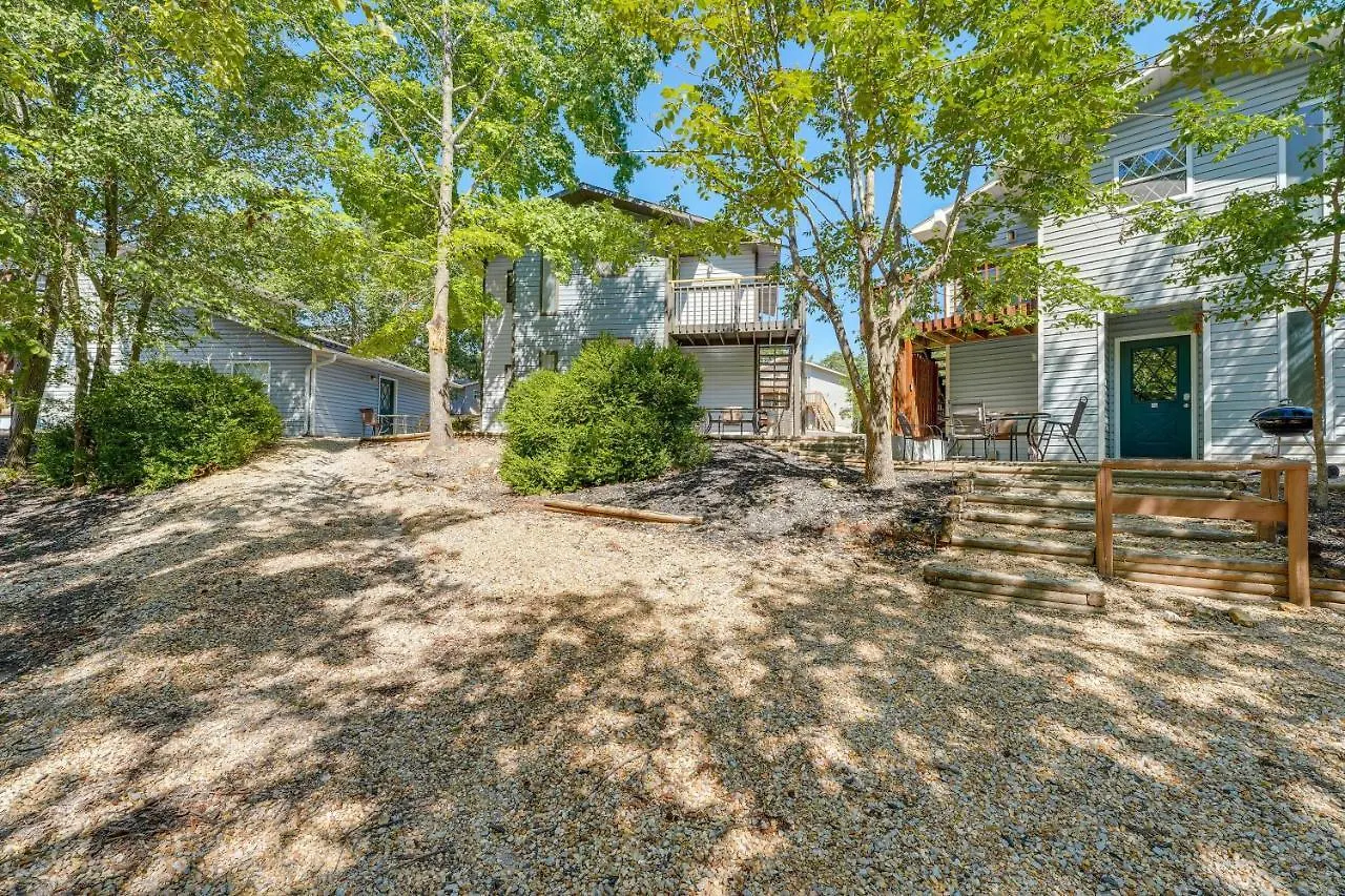 Getaway Deck With Pool View And Bbq Grill! *