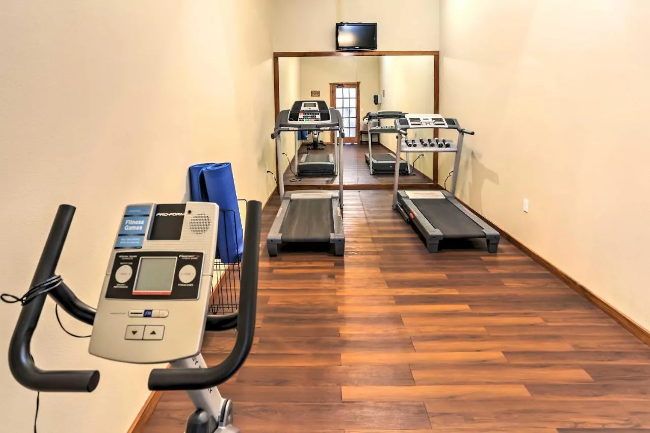 Getaway With Indoor And Outdoor Pool Access! 別荘 ブランソン