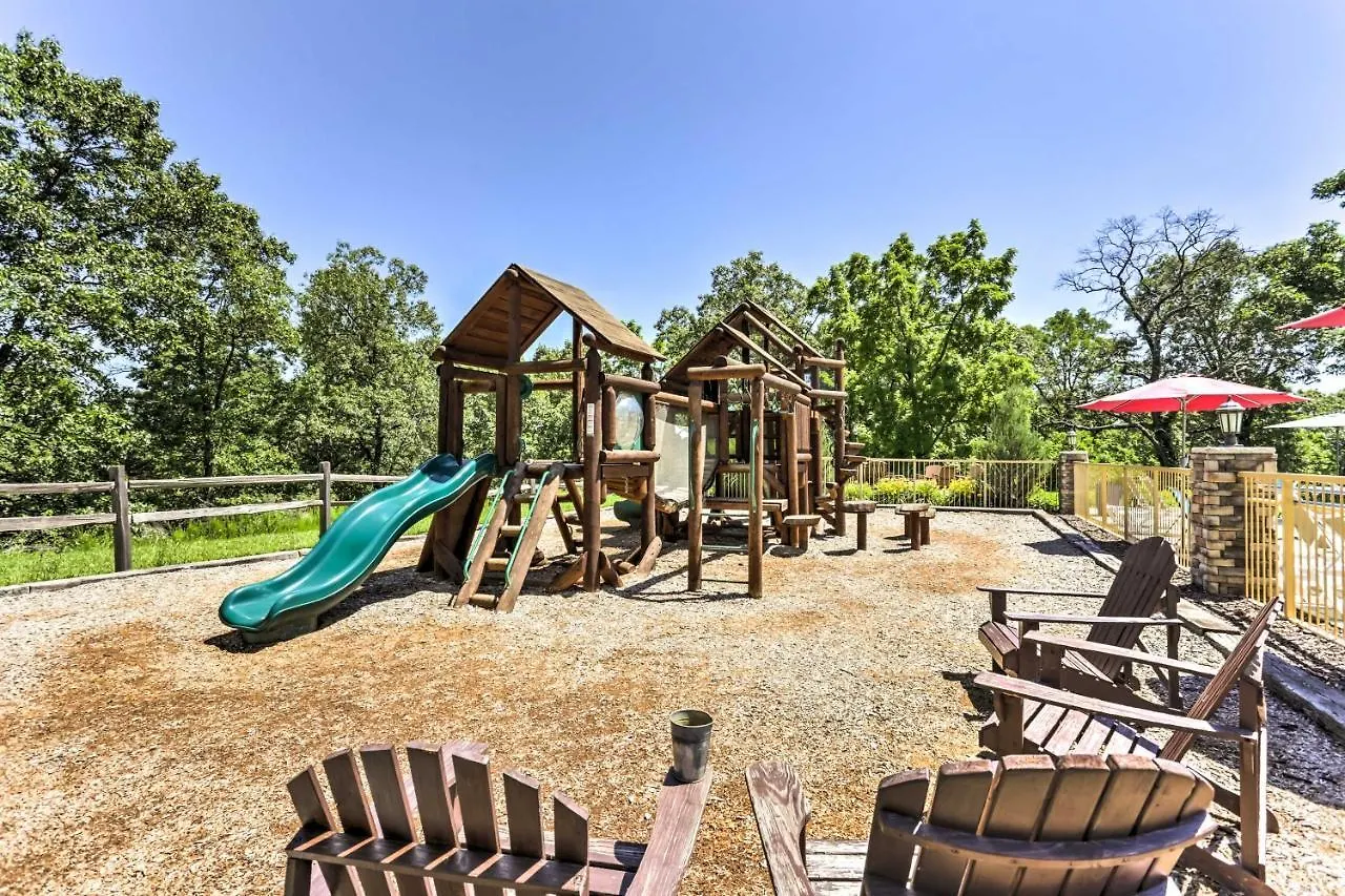 別荘 Getaway With Indoor And Outdoor Pool Access! ブランソン