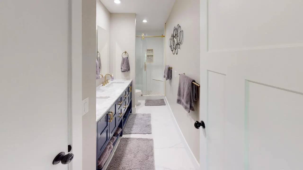 Дом отдыха Beautiful Condo, Steps From Table Rock & Sdc *