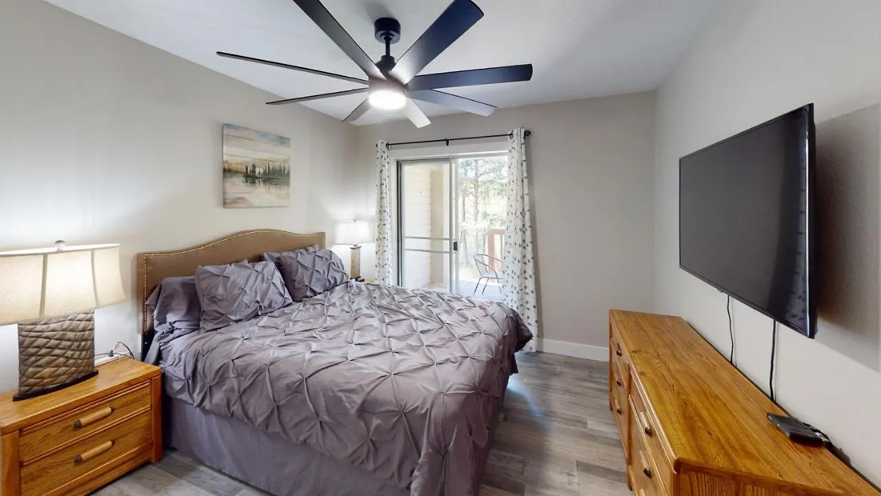 Дом отдыха Beautiful Condo, Steps From Table Rock & Sdc