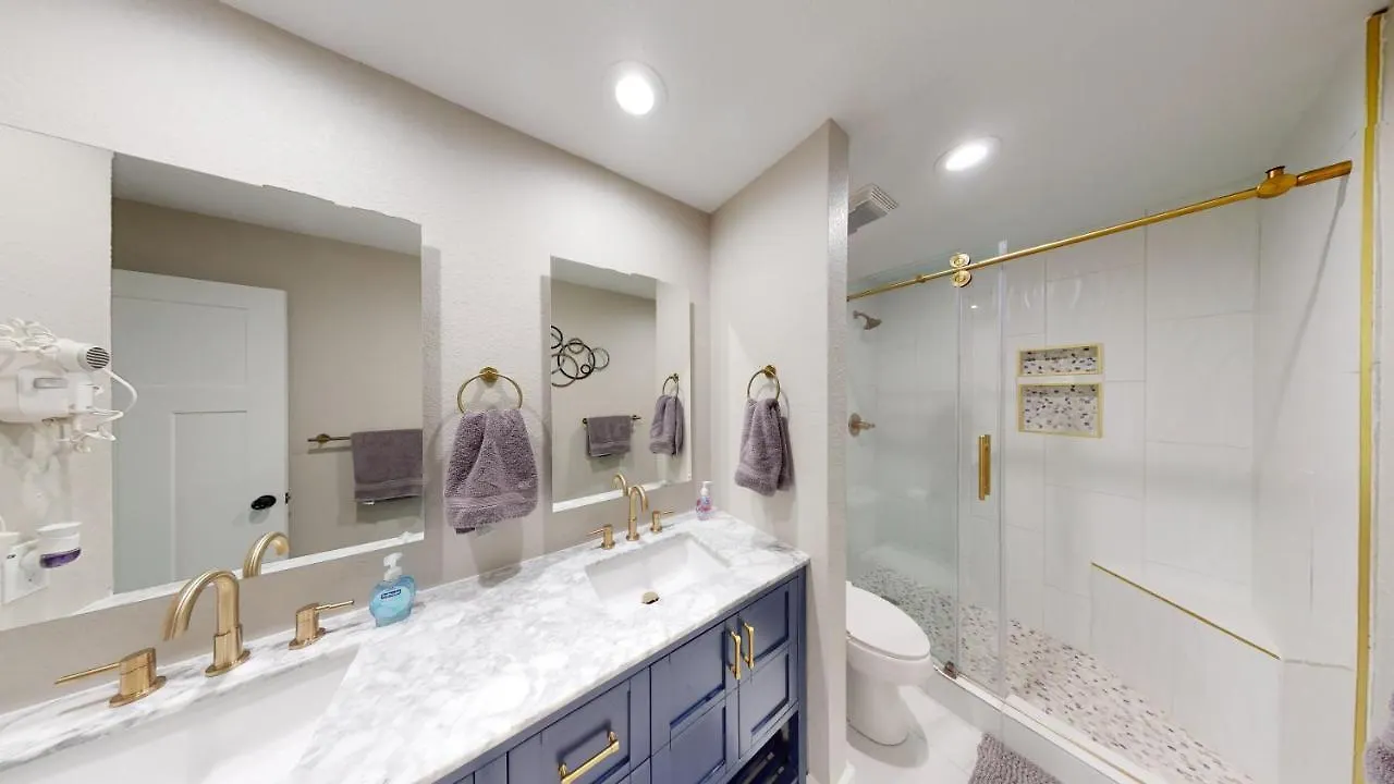 Beautiful Condo, Steps From Table Rock & Sdc Брэнсон