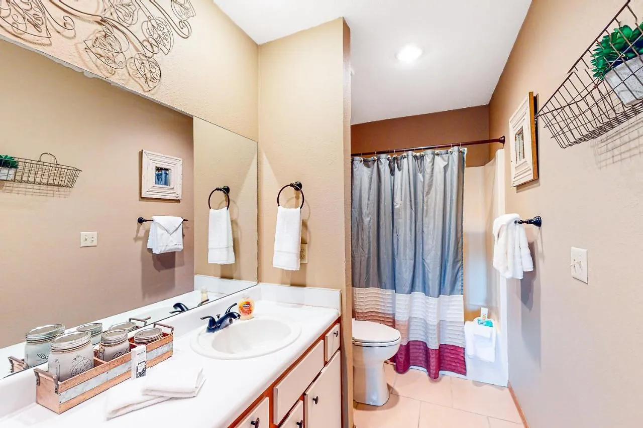 Woodpecker's Tree Apartment Branson
