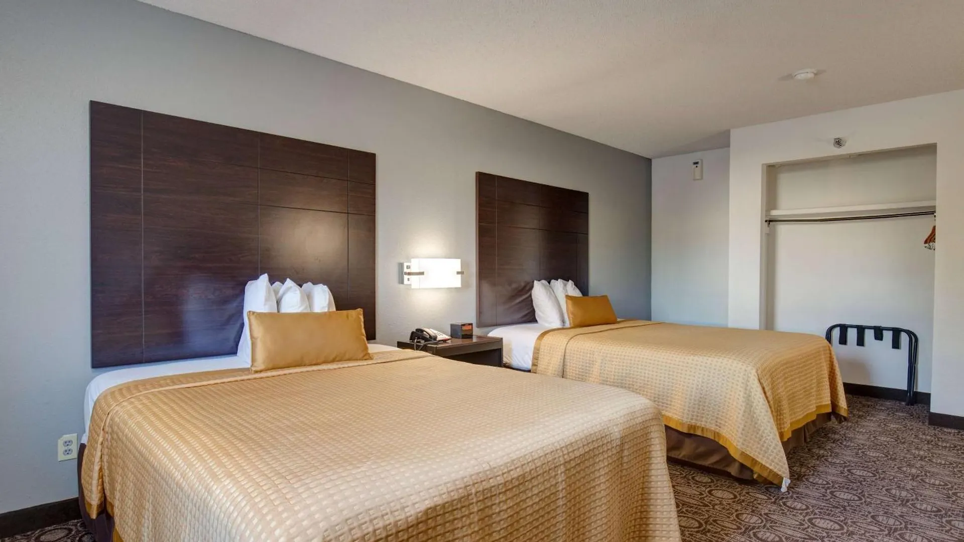 Hotel Howard Johnson By Wyndham Theatre District 2*