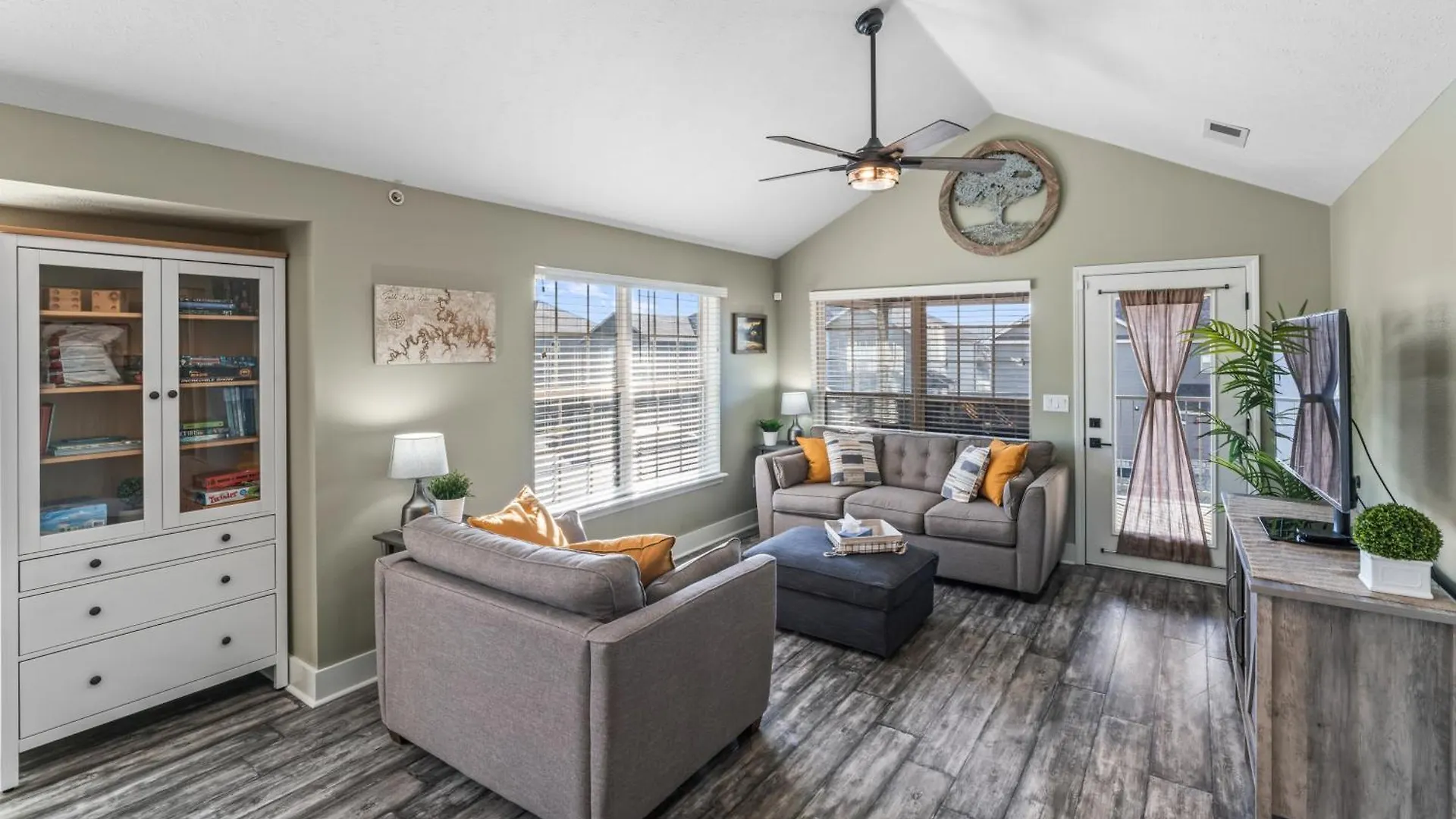 Golf On Site - Walk-in Shower - Jetted Tub - Free Attraction Tickets Included