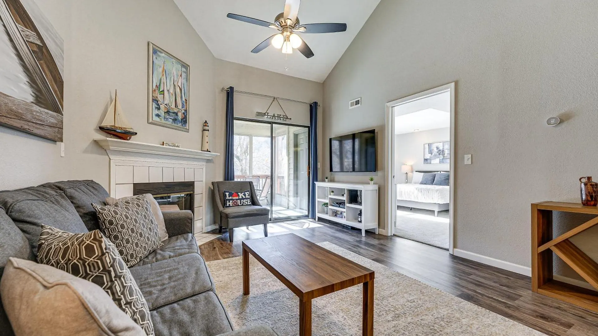 Lejlighed Lakefront Penthouse With Amenities! *