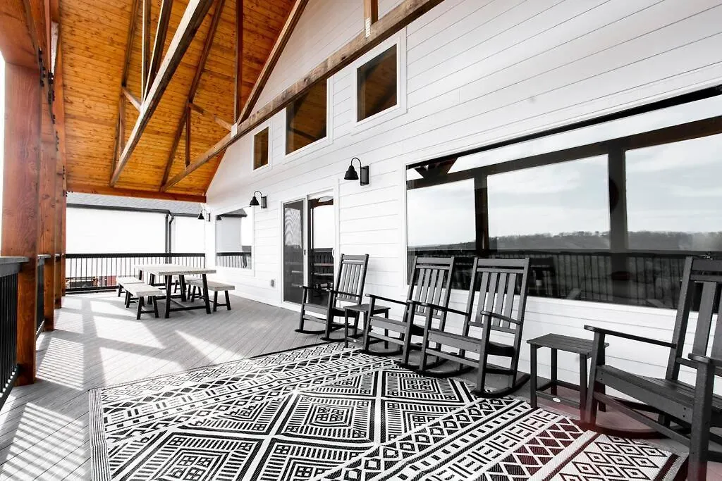 The Walt Villa Branson