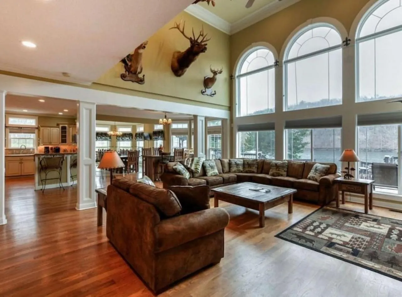 Casa vacanze Free Attraction Tickets! Trout Fishing! Private Dock! Large Family Gathering