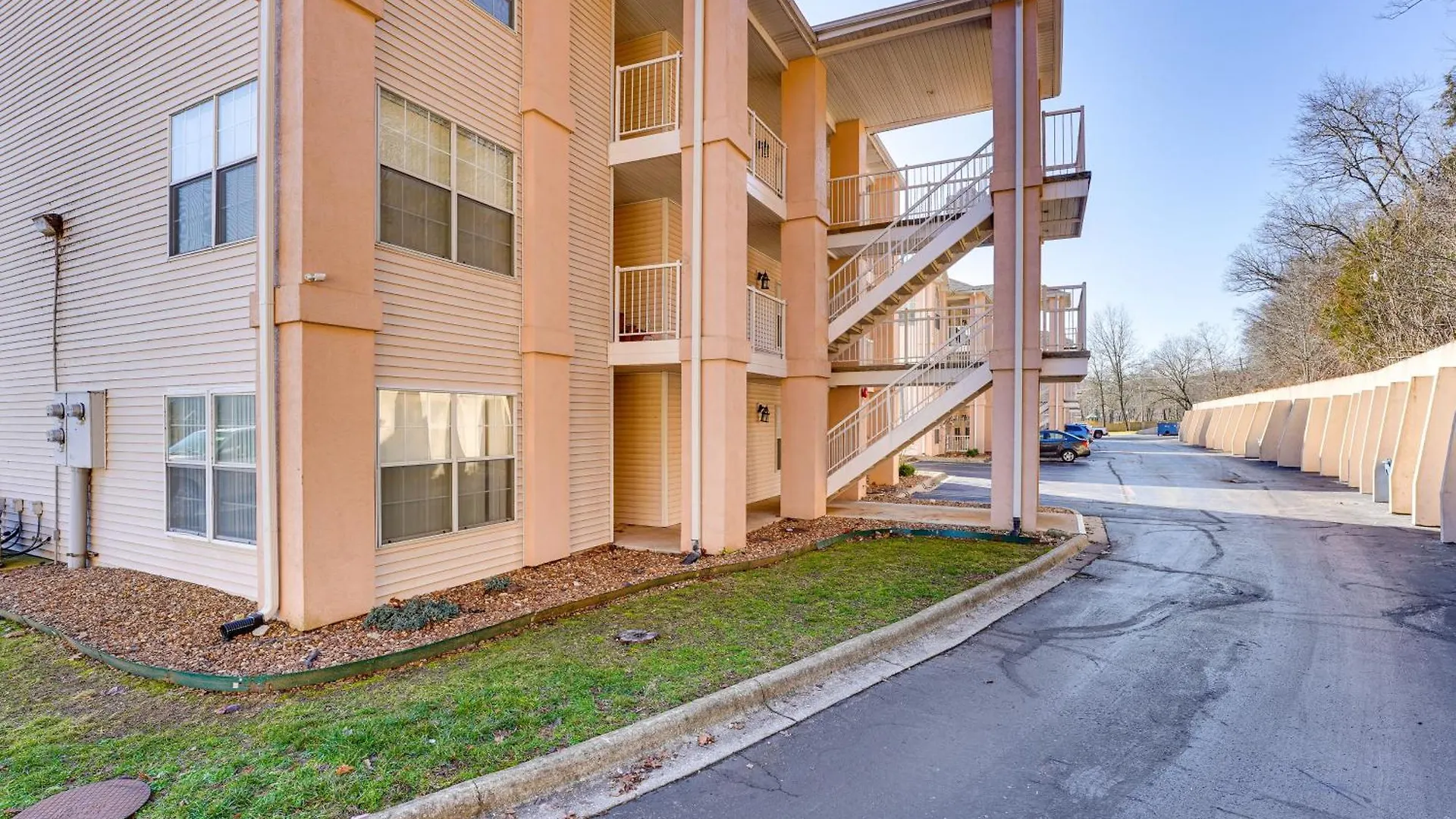 Updated With Taneycomo Views! דירה *
