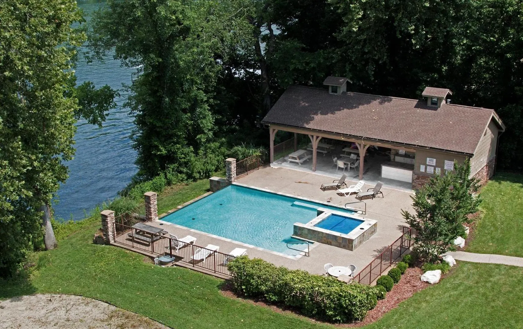Lakeshore Living Holiday home *