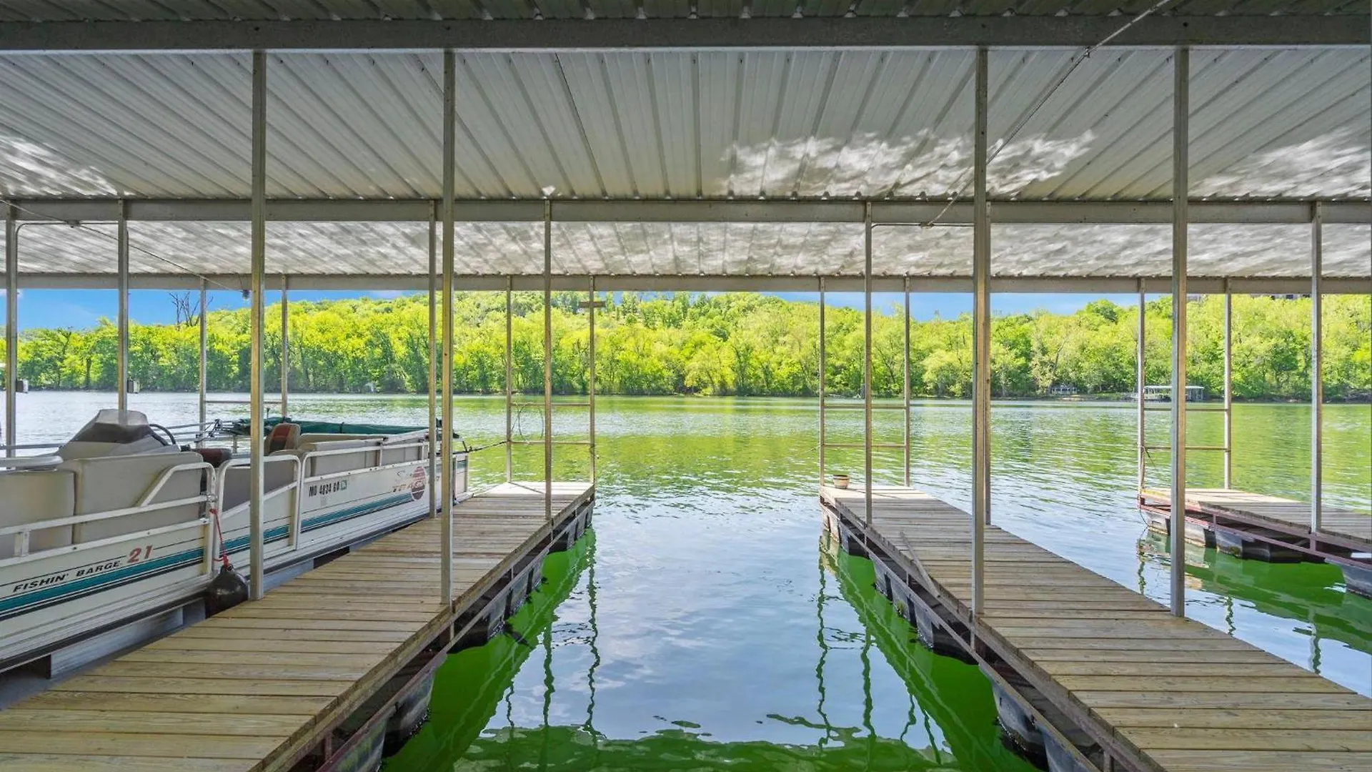 Lakeshore Living Holiday home *