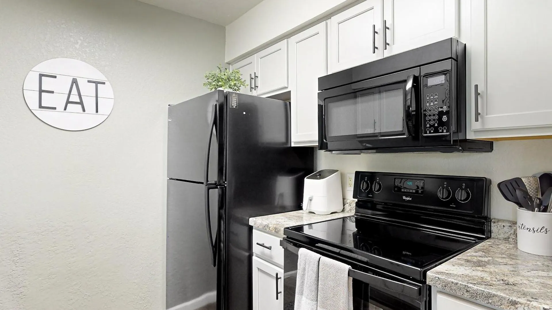 Pointe Royale Condos, #5 Apartment *