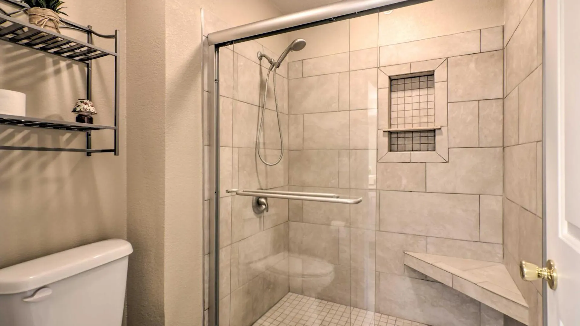With Scenic Patio And Pool Access Branson