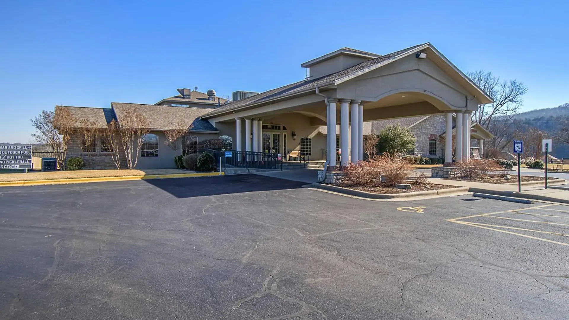 Lofty Retreat & Paradise Pointe