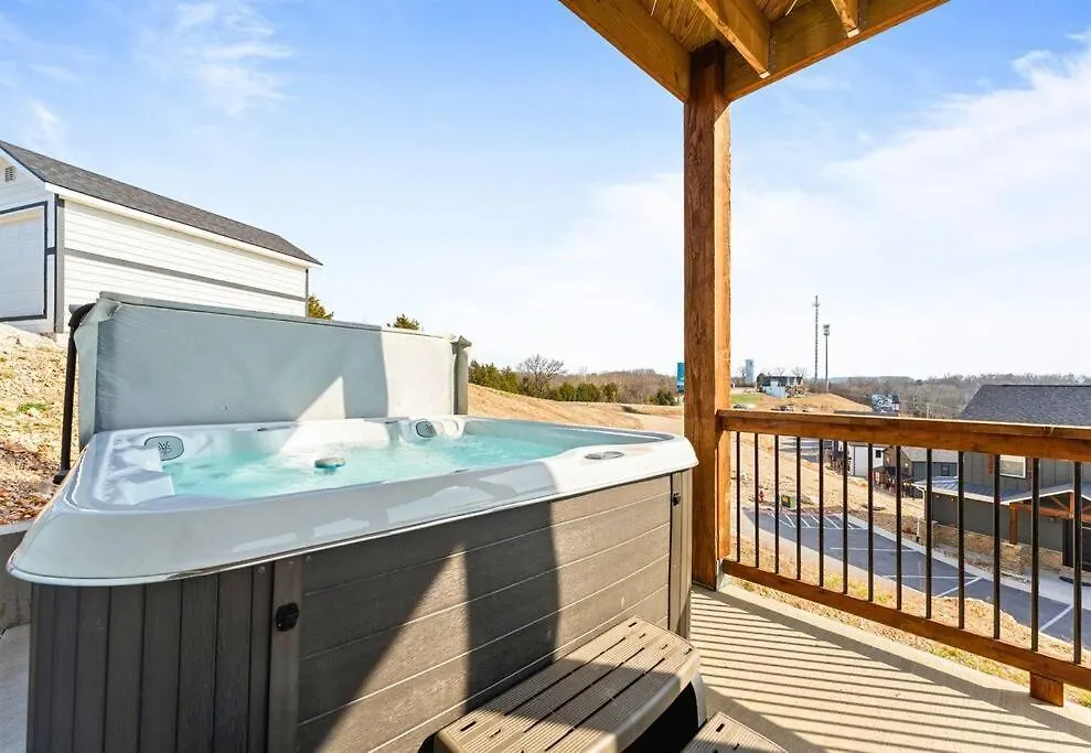 Lakeside Splendor: 9br, Hot Tub, Arcade, Views! *